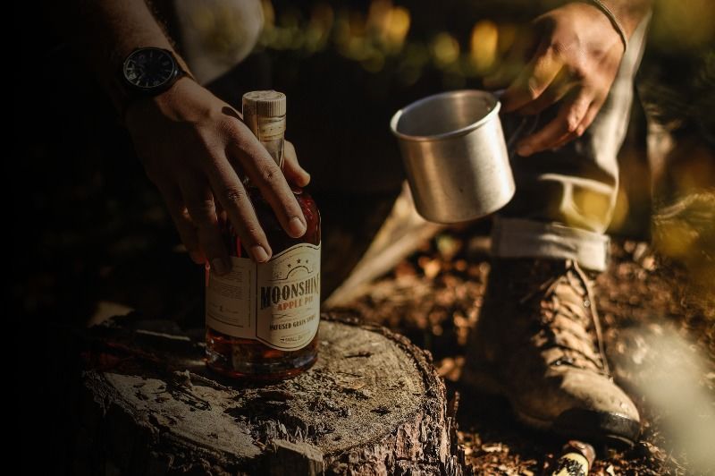 WHISKY & MOONSHINE